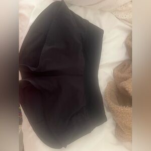 Black lululemon speed up low rise 2.5 inseam size 4